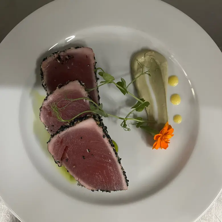 creation thumb for Tuna tataki with pistachio cream