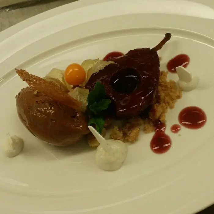 creation thumb for Nougatmousse/ Rotweinbirne/ Zimtcrumble/ Meringue.