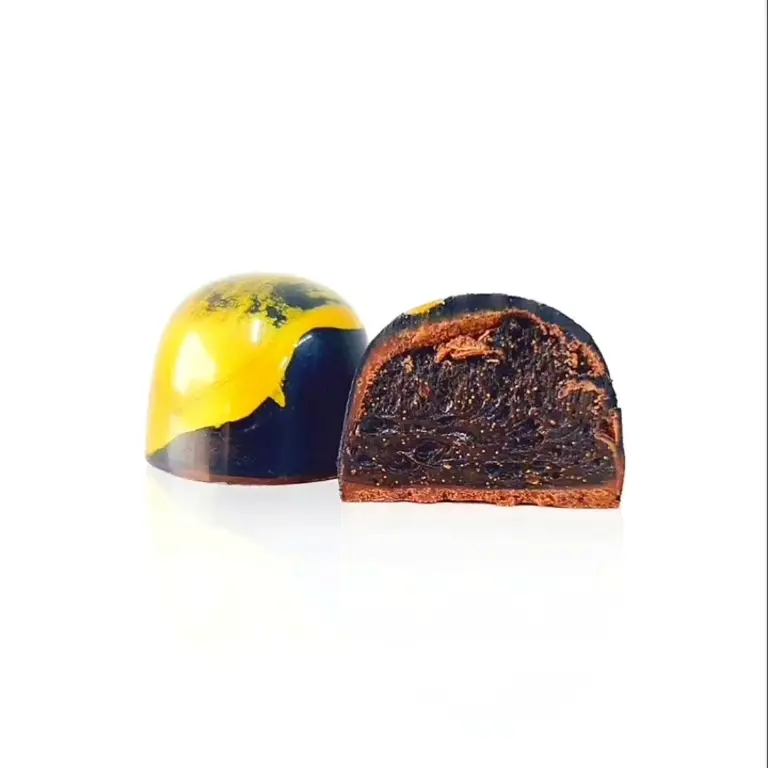 creation thumb for Glittery Dark Chocolate Ganache Bonbons
