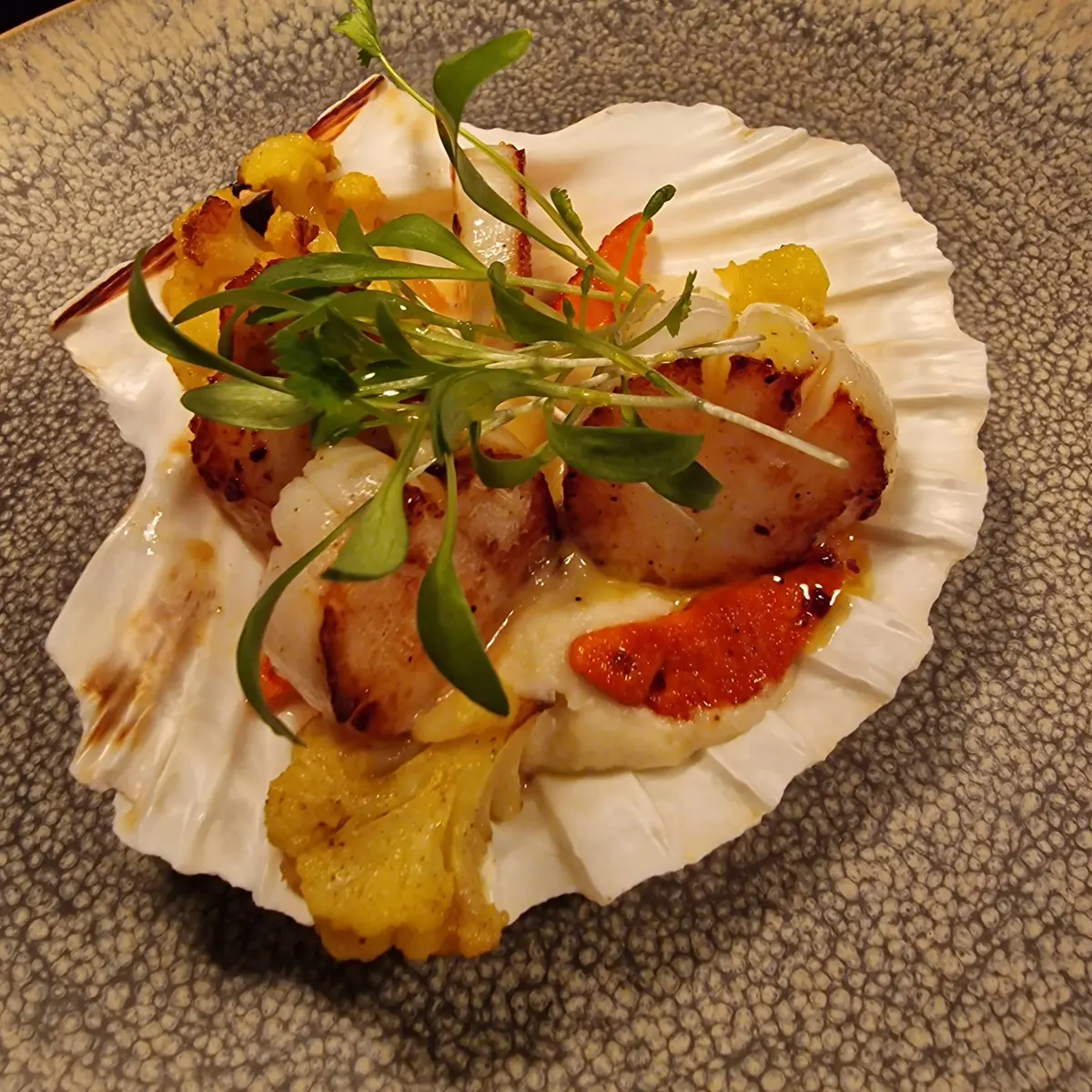 creation thumb for Scallops, curry cauliflower florets, cauliflower puree