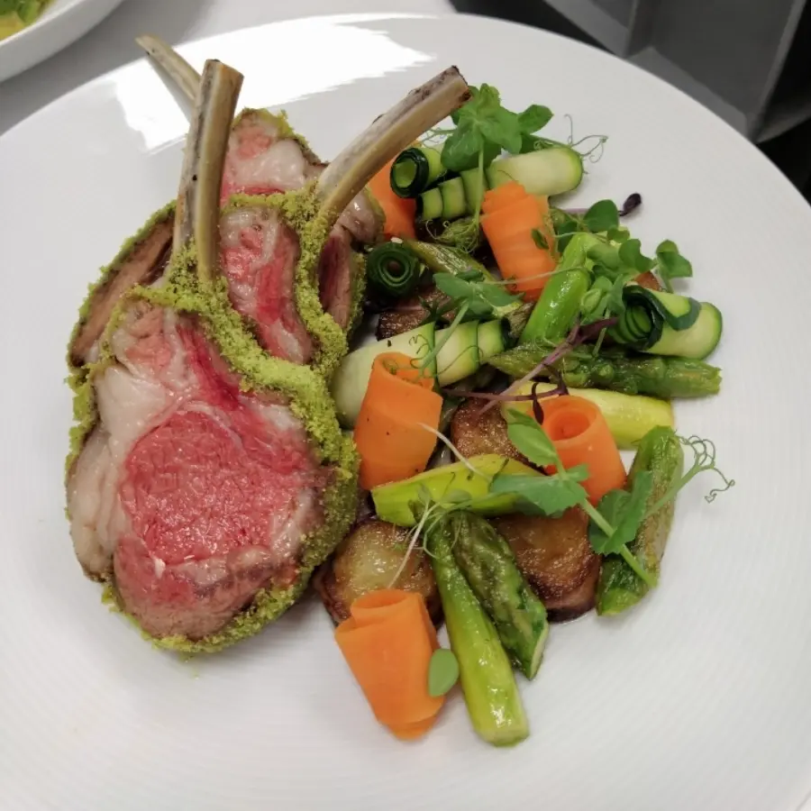 creation thumb for Rare cooked herb crusted lamb 🐑