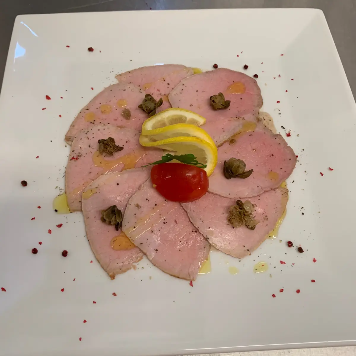 creation thumb for Vitello tonnato / Fried capers