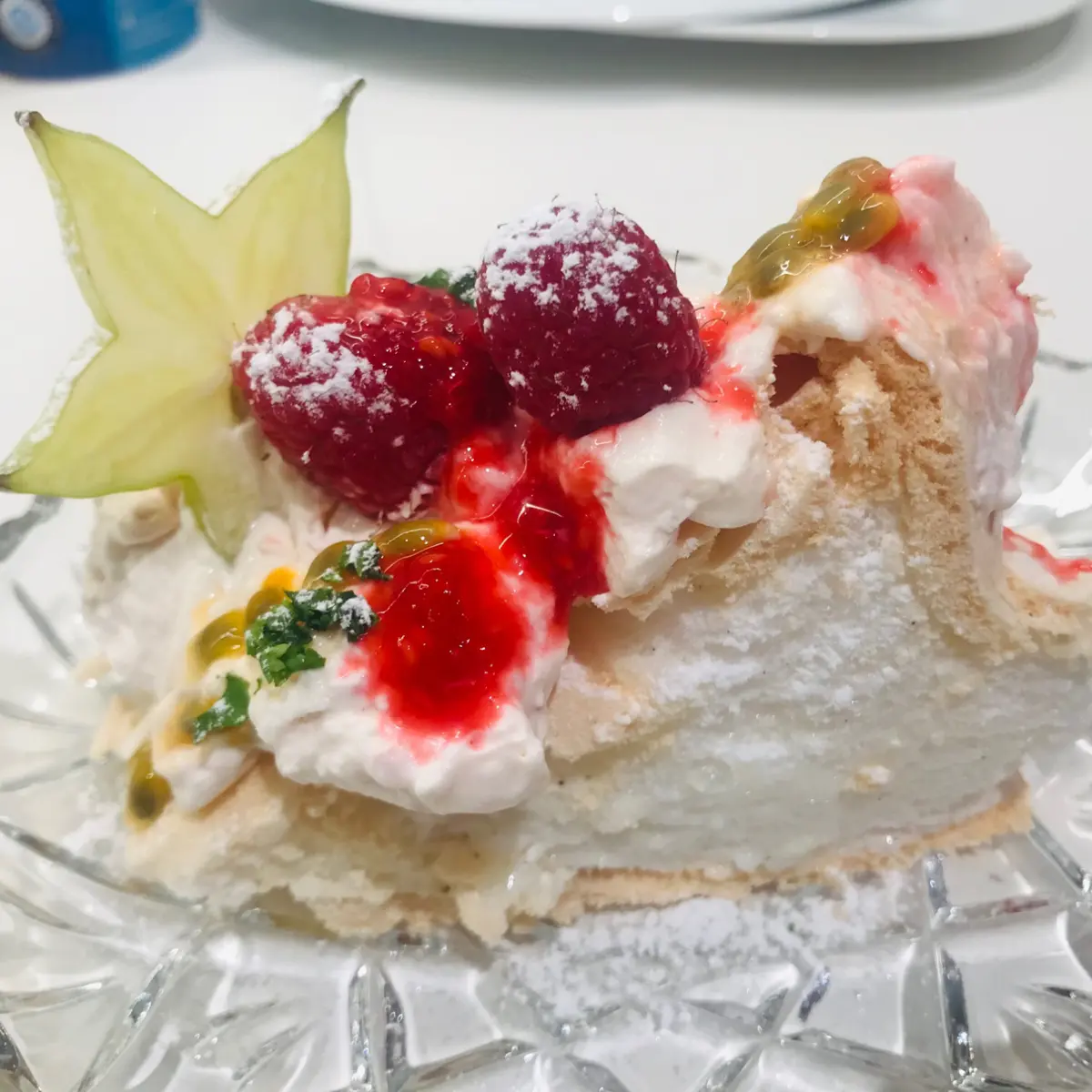 creation thumb for Pavlova mit Himbeeren ,, White Dream,,