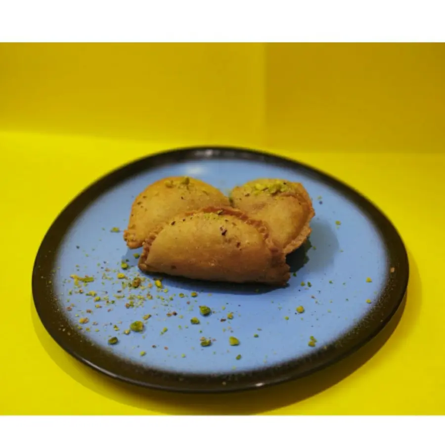 creation thumb for Indian dessert: Gujiya