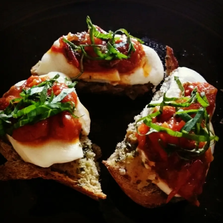 creation thumb for Sourdough bruschetta with tomato marmelade