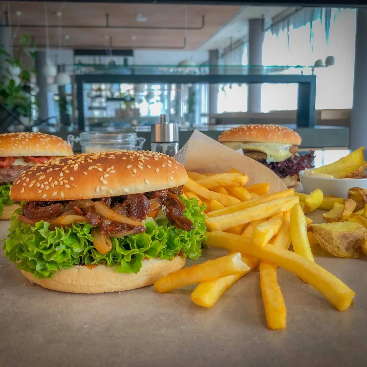creation thumb for Burger Black Angus Saline 1822