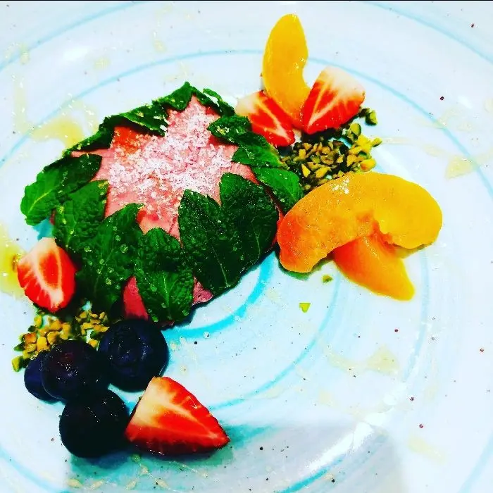 creation thumb for Erdbeer-Minz Panna cotta mit einem hauch Kokosnuss