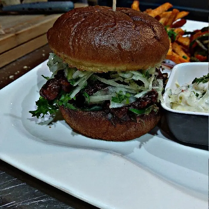 creation thumb for Brioche Bun, Pulled Beef, Apfel-Krautsalat, BBQ