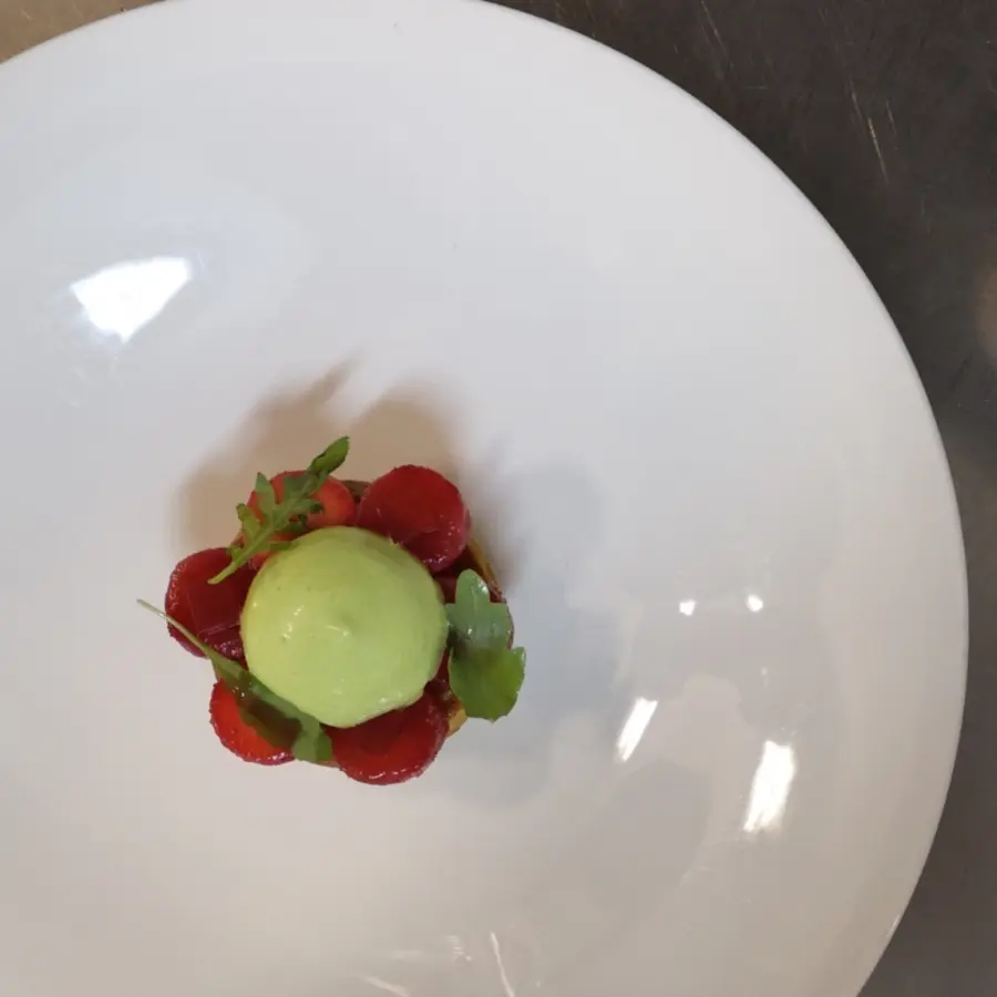 creation thumb for Strawberry under pressure, diplotaxis (rocket), fermented juice