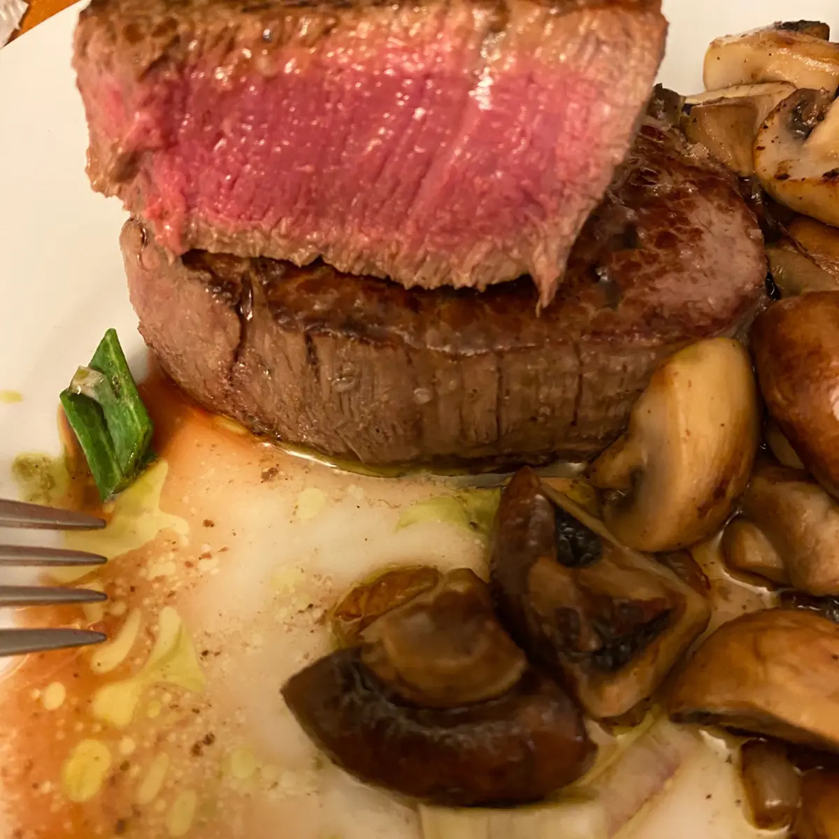 creation thumb for Rinderfilet mit Champignons