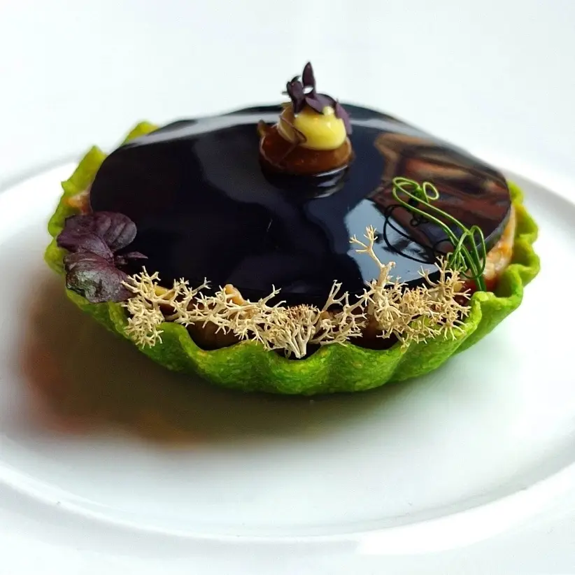 creation thumb for Deer sirloin tartar on wild garlic tartlet. Redcabbage gelly