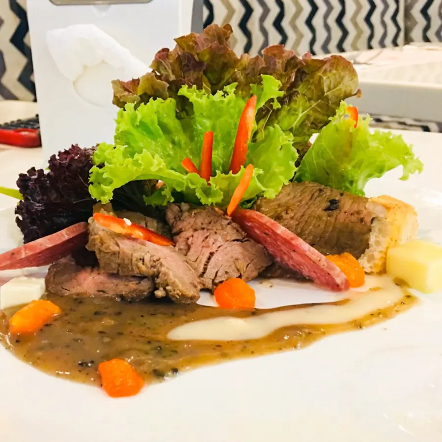 creation thumb for Pan seared Beef loin with hot peppercorn sauce and mix vegetables on the side.