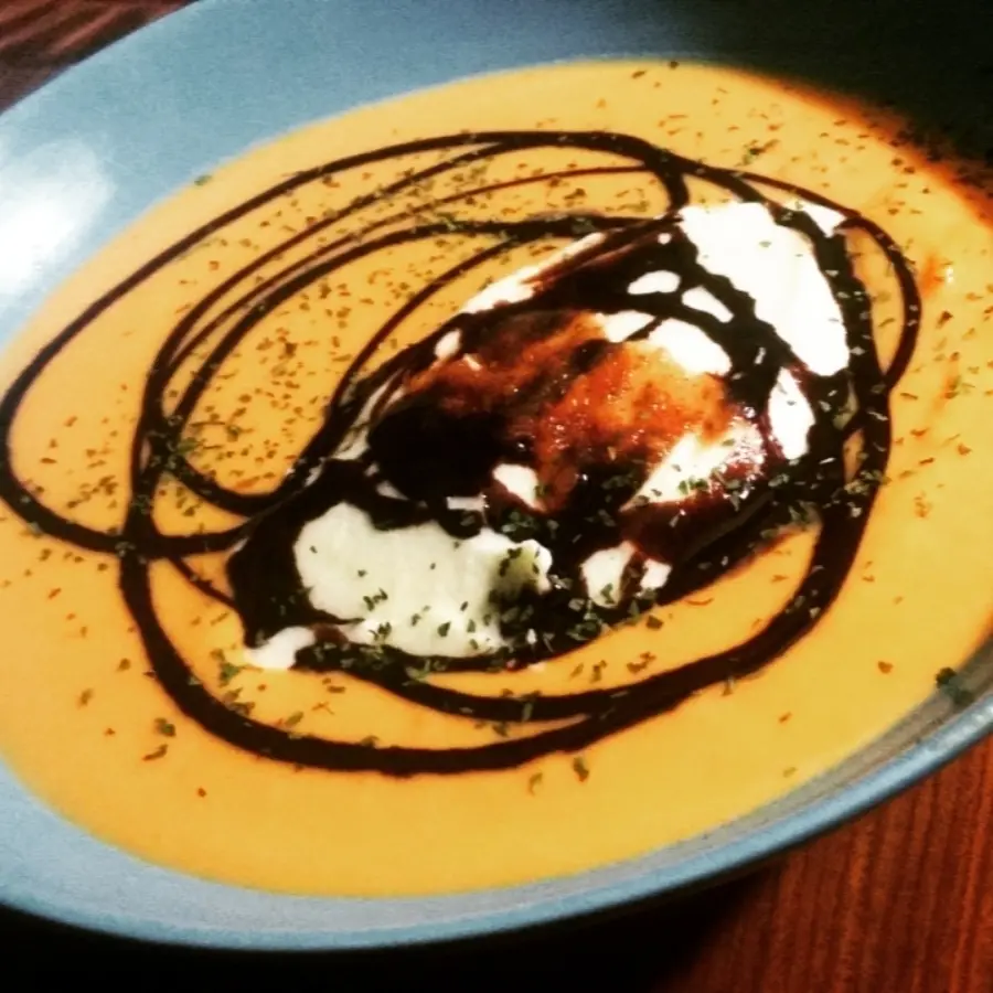 creation thumb for Crema de calabaza y zanahorias, parmentier de patata y pesto genovese