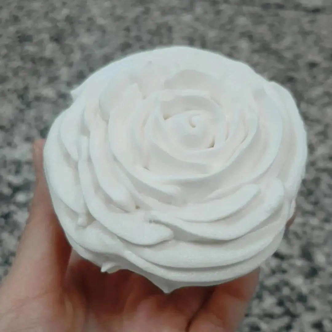 creation thumb for White Rose Pavlova