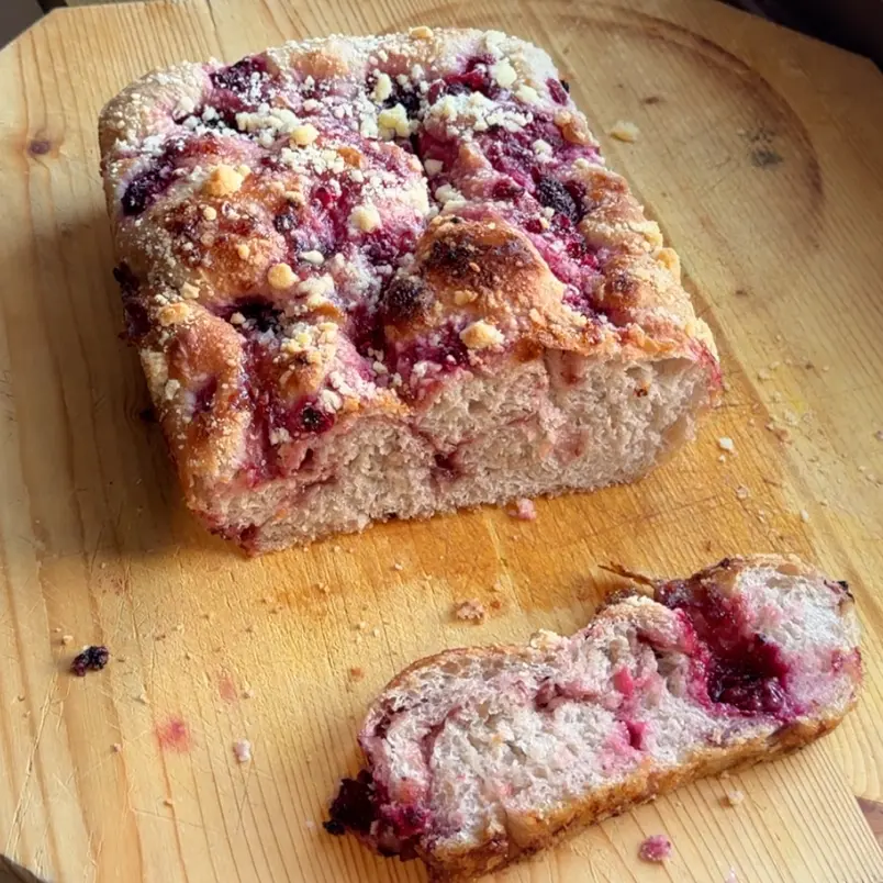 creation thumb for Hibiscus and berries focaccia 🌺