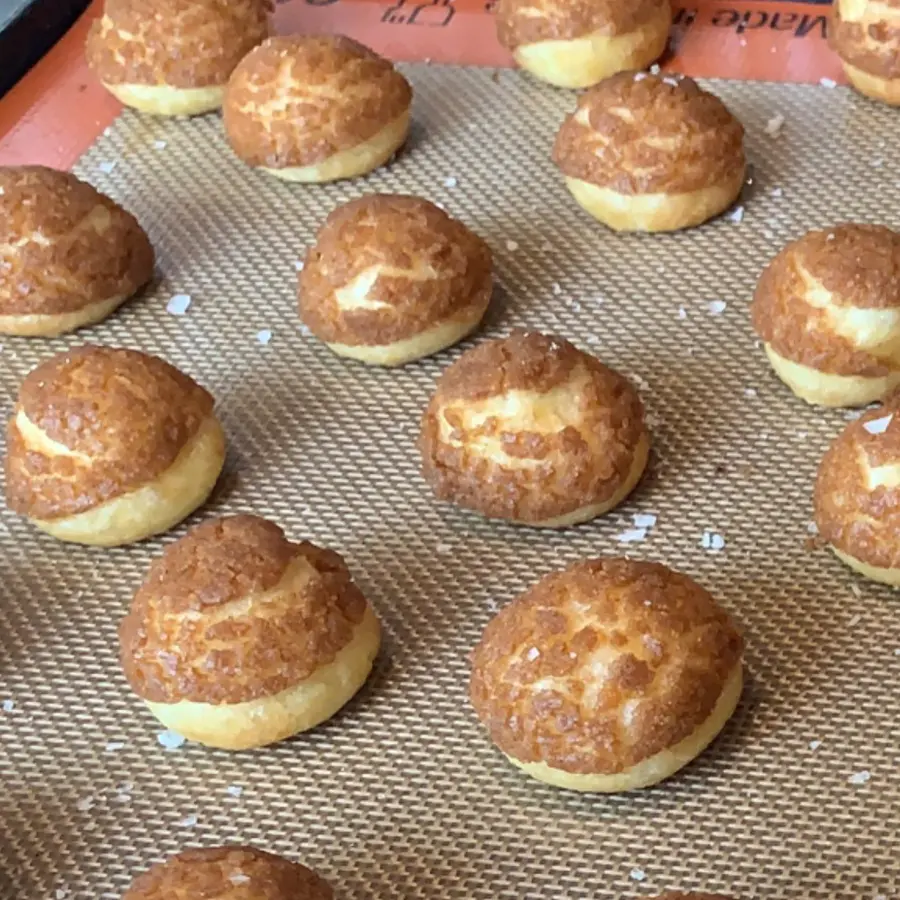 creation thumb for tiger puffs with liver cream.