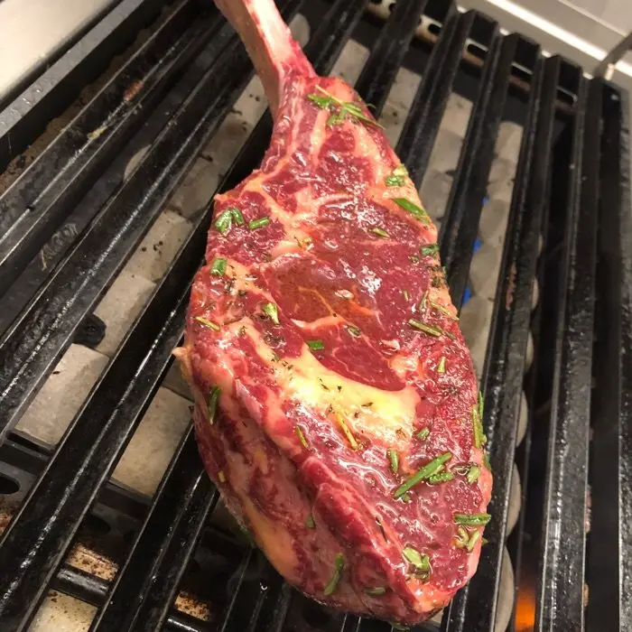 creation thumb for Tomahawk Steak vom Lavagrill.