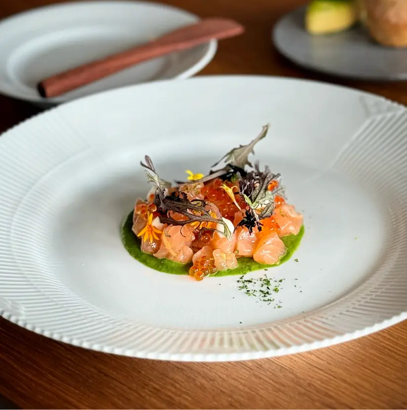 creation thumb for Trout tartare-Broccoli-Estragon-sesame mayo-Wakame pickle