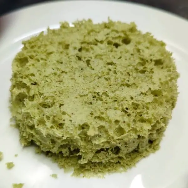 creation thumb for Pistachio & egg white sponge cake