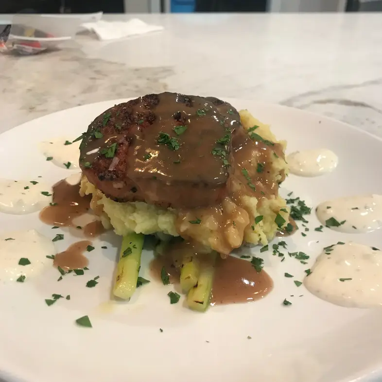 creation thumb for Filetto di marmo succoso, purè di patate, asparagi