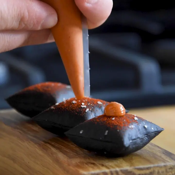 creation thumb for Cuscino nero divertire 