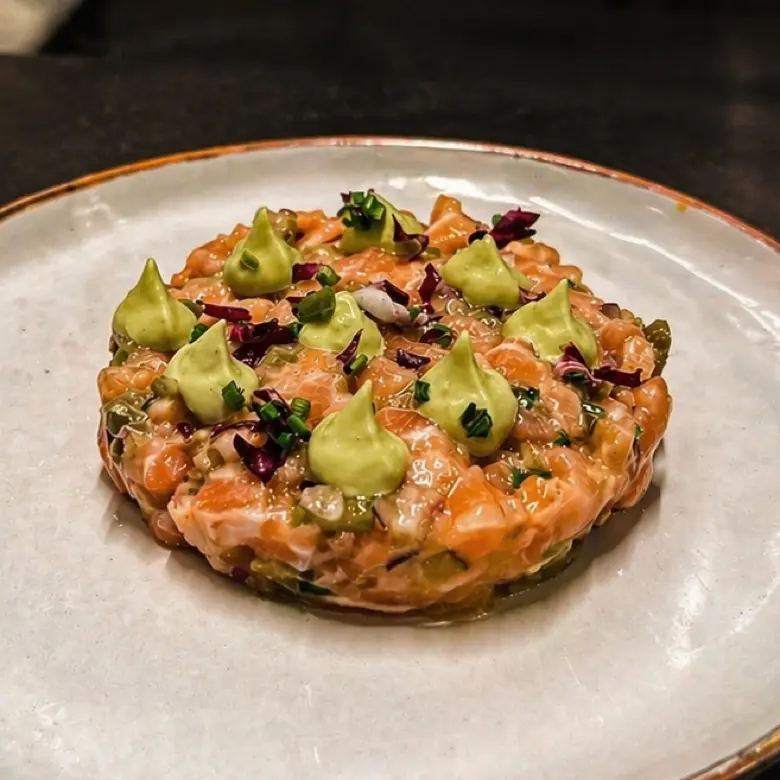 creation thumb for Tartar de Salmón y Mayo de Aguacate