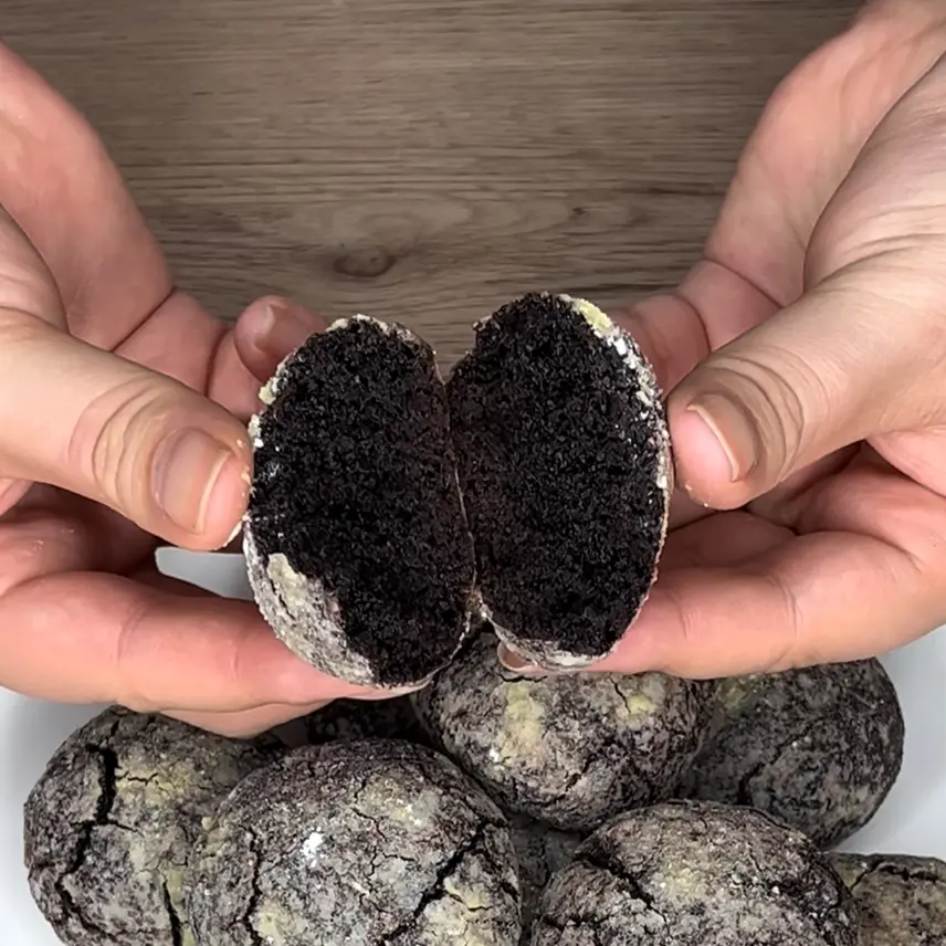 creation thumb for Cracked chocolate cookies