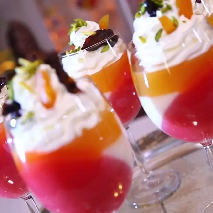 creation thumb for Variation vom Mus  Pfirsich Erdbeere und Joghurt mit Garnitur