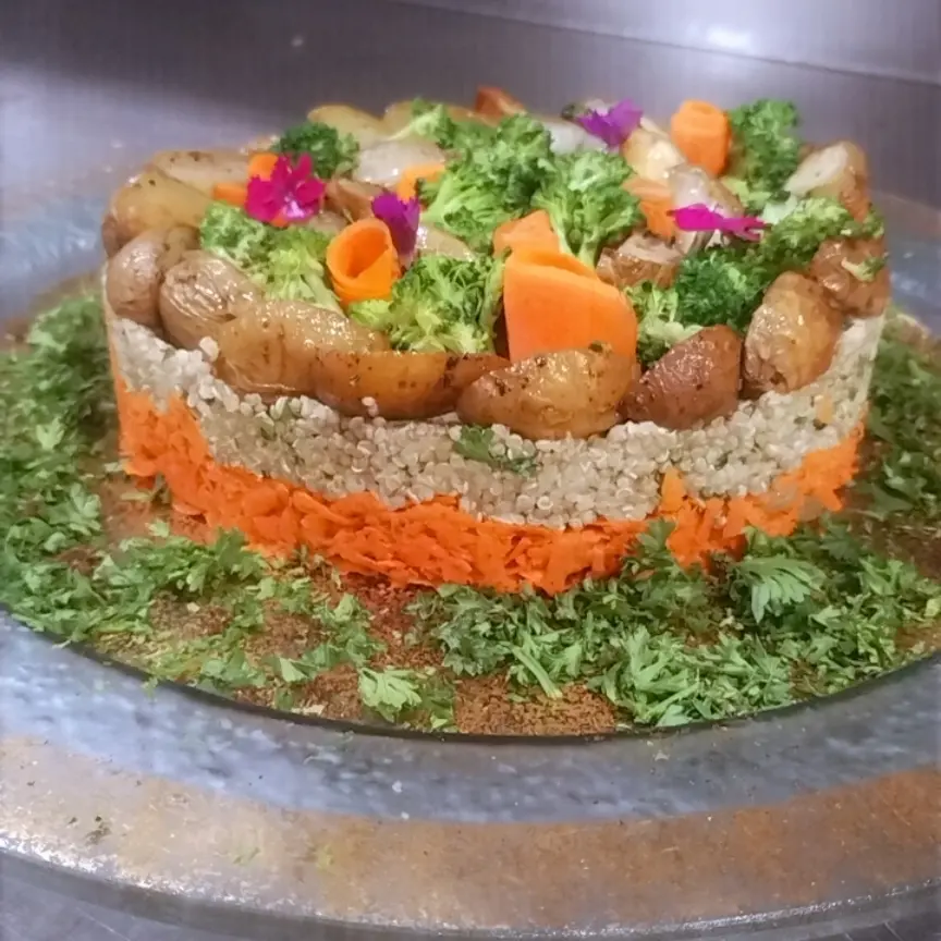 creation thumb for Vingrette carrot with quinoa & roasted potato & broccoli sal