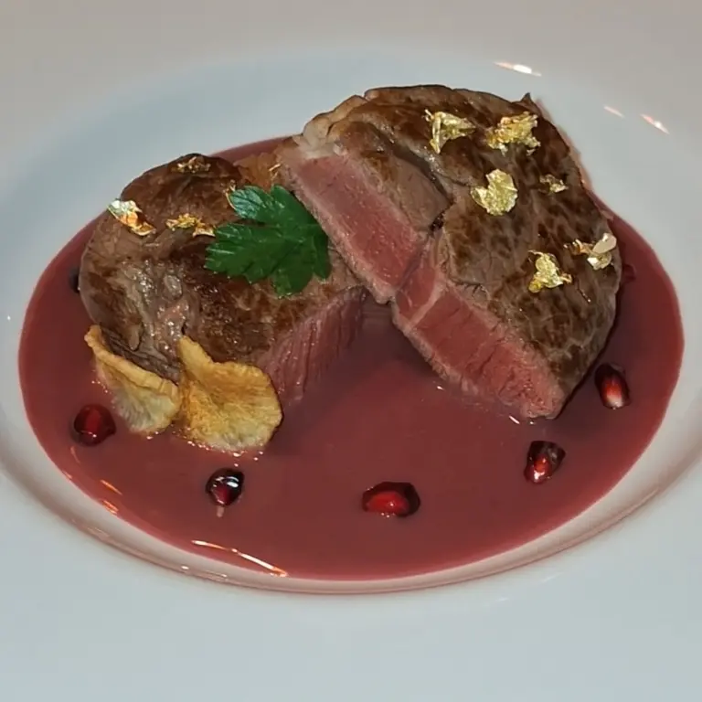creation thumb for Filetto affumicato con radicchio,melagrana,topinambur e oro