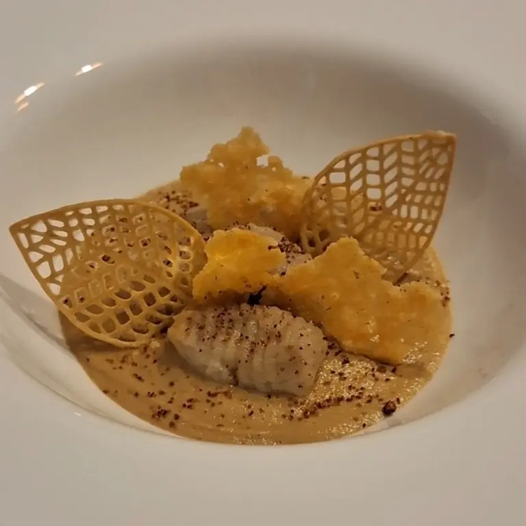 creation thumb for Gnocchi di castagne, porcini in crema, polvere, cialde e tuile