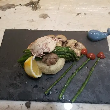 creation thumb for Asparagus/mushrooms served on a cauliflower mash, poached egg
