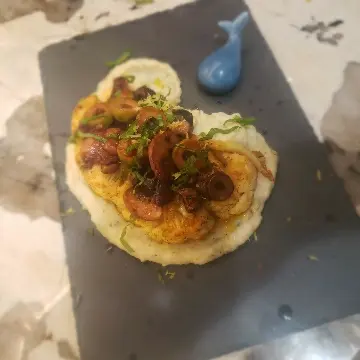 creation thumb for Mashed potatoes and cauliflower steak w/ mushroom olive pist