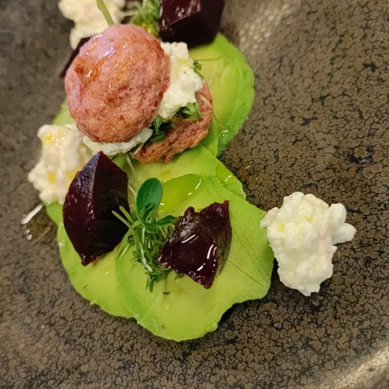 creation thumb for Macaron, avocado, beetroot, cream cheese