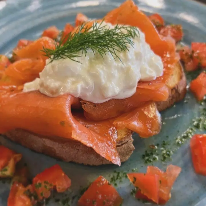 creation thumb for Seasoned salmon, burrata, cherry tomatoes and rustic bread