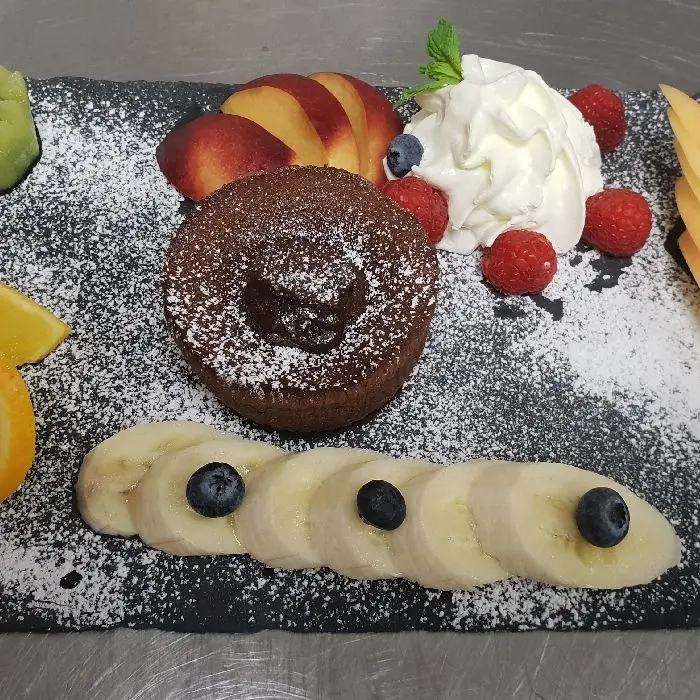 creation thumb for Warmer Schokokuchen mit flüssigem Kern und Früchten