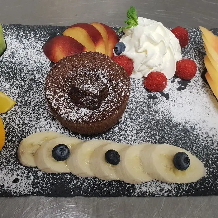 creation thumb for Warmer Schokokuchen mit flüssigem Kern und Obst