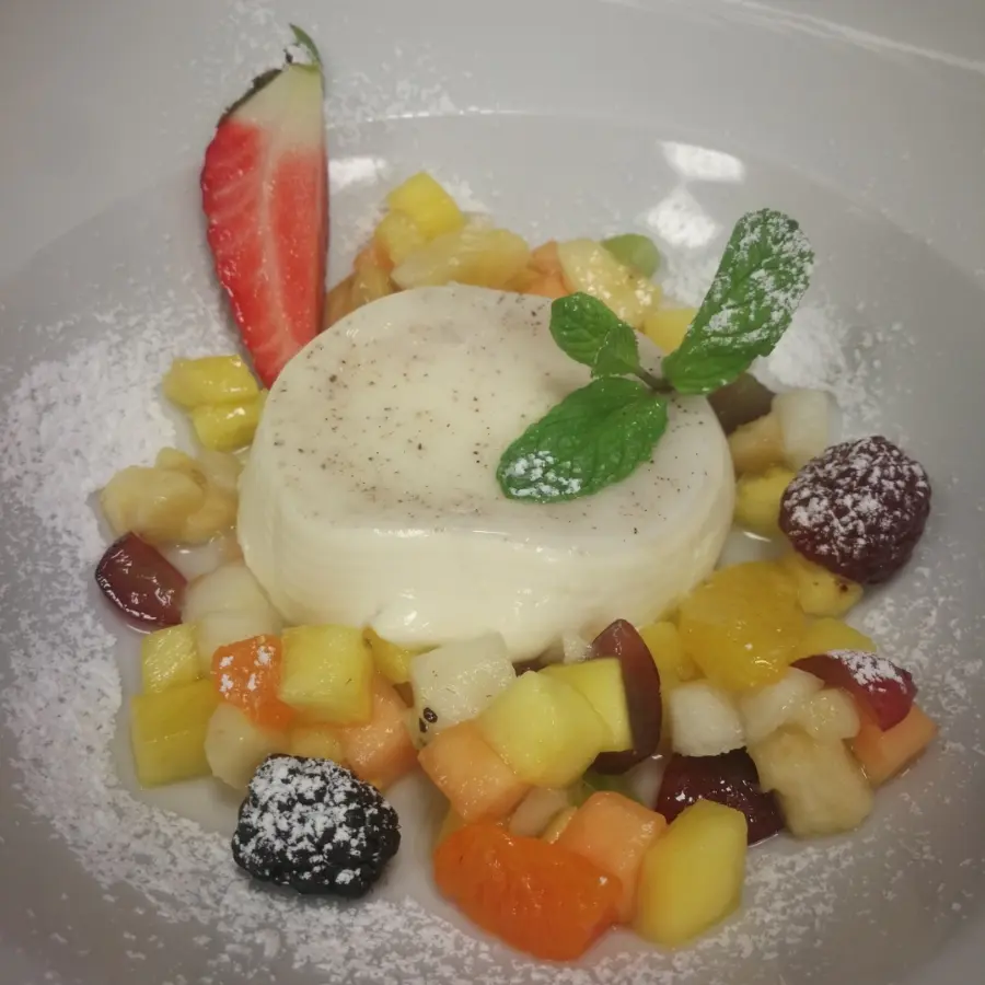 creation thumb for Panna Cotta mit frischem Obsalat