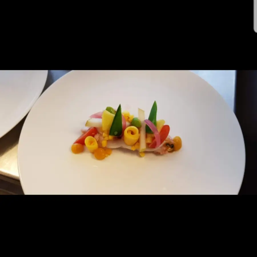 creation thumb for Südafrikanischer Rock lobster/ Mango/ gepickelte rote Zwiebel/ Zuckerschoten