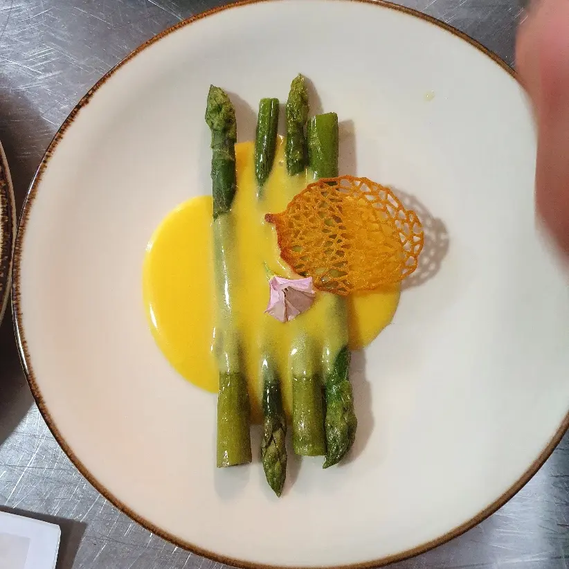 creation thumb for Asparagus with hollandaise sauce