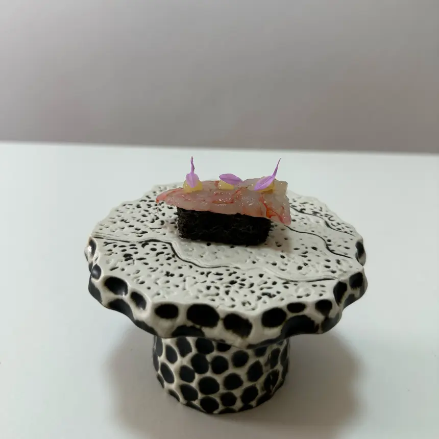 creation thumb for Shrimp and squid ink sponge cake