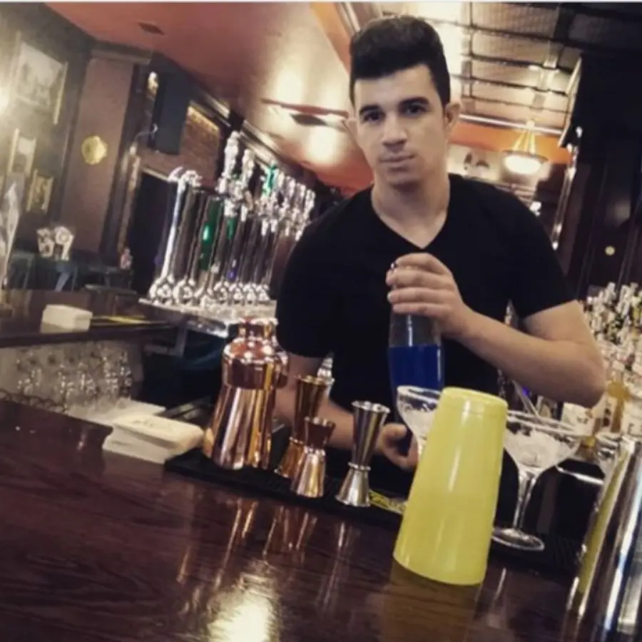creation thumb for Bartender time in Dublin house (Castellón)