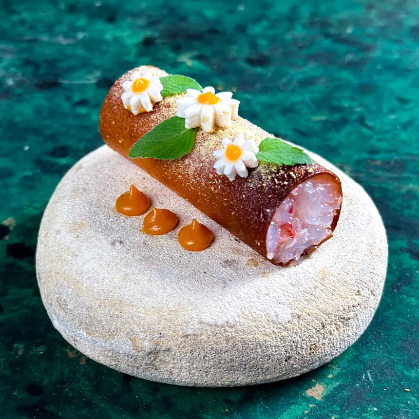 creation thumb for Pineapple cylinder, red prawns and tropical sauce