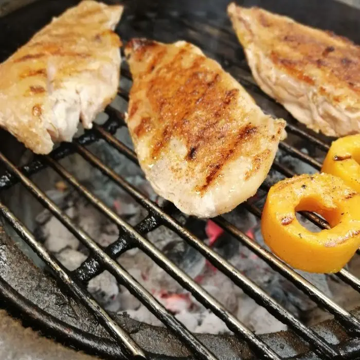 creation thumb for Perlhuhn und Kürbis aus dem Greenegg, dazu Ravioli von der Keule, Hagebutte und Herbstrompeten