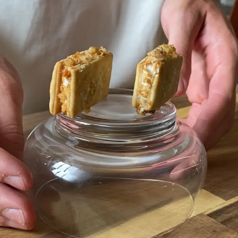 creation thumb for Cracker with Goat Cheese, Beetroot Cream & Nut Crunch