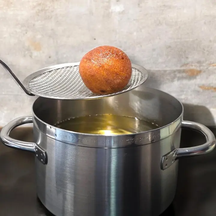 creation thumb for Bombolone Fritto con Pomodoro e Mozzarella
