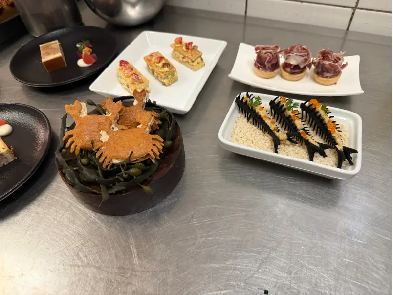 creation thumb for Canapés 🦀🦞🐟🐷