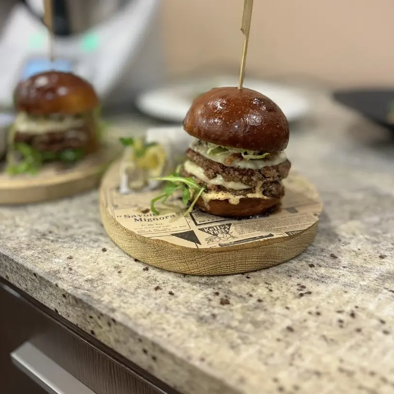 creation thumb for Hamburger con tocco istriano, preparato al 100% da zero 🍔