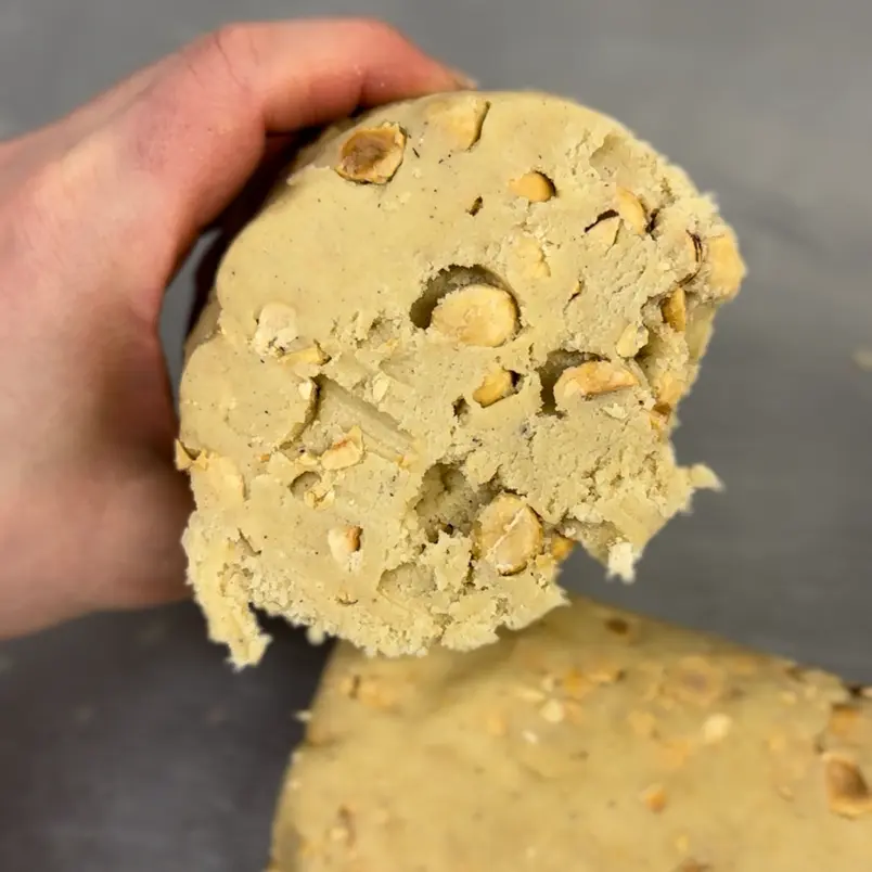 creation thumb for Hazelnut crunchy cookies