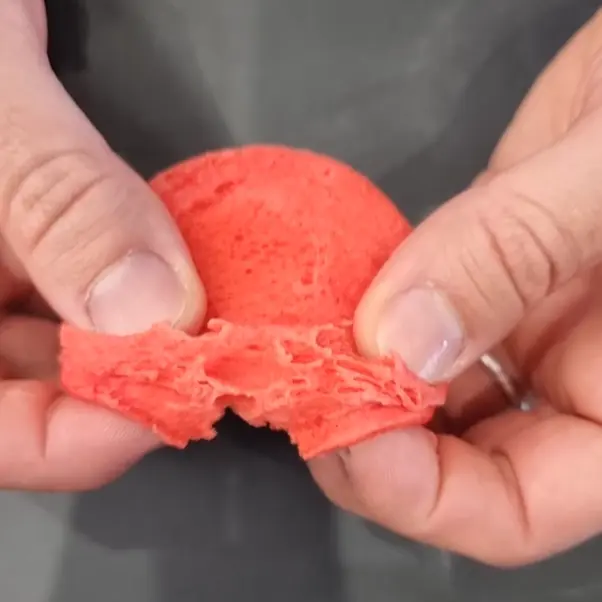 creation thumb for Strawberry Powder Sponge Cake